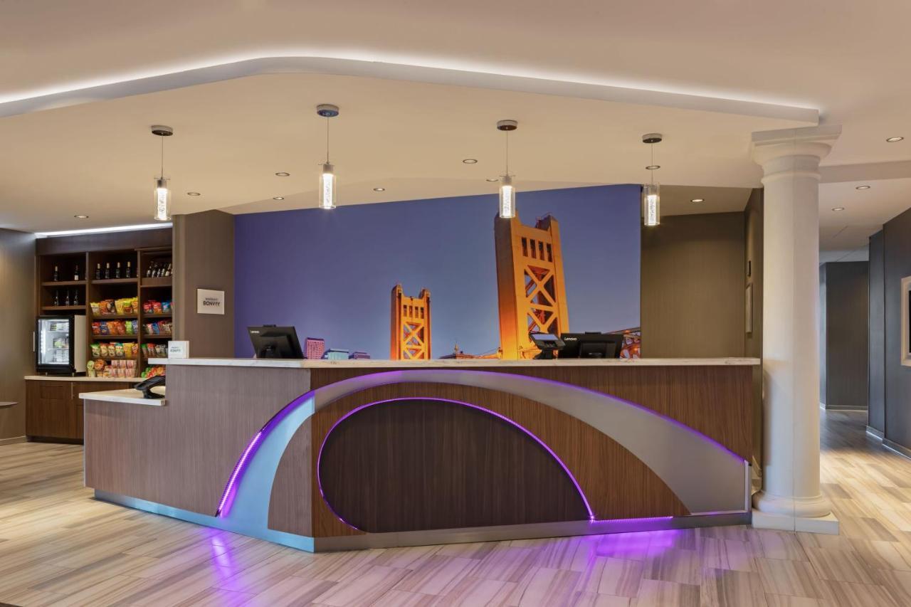 西萨克拉门托万豪春丘套房酒店 外观 照片